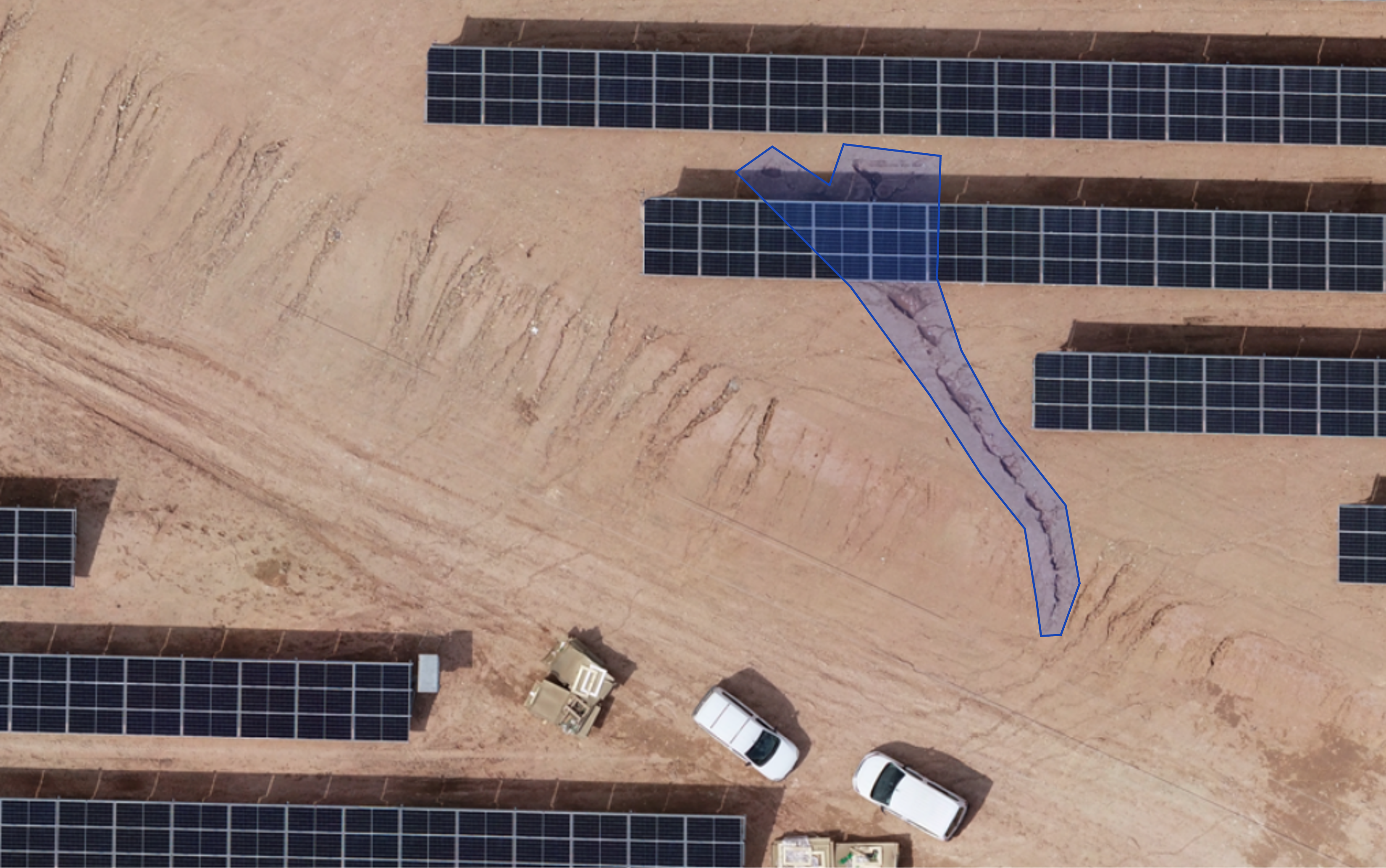 a large crack appeared which can result in soil slipping away - success story: How Alinea Solar’s customer saved 15.000€ by digitalizing their project